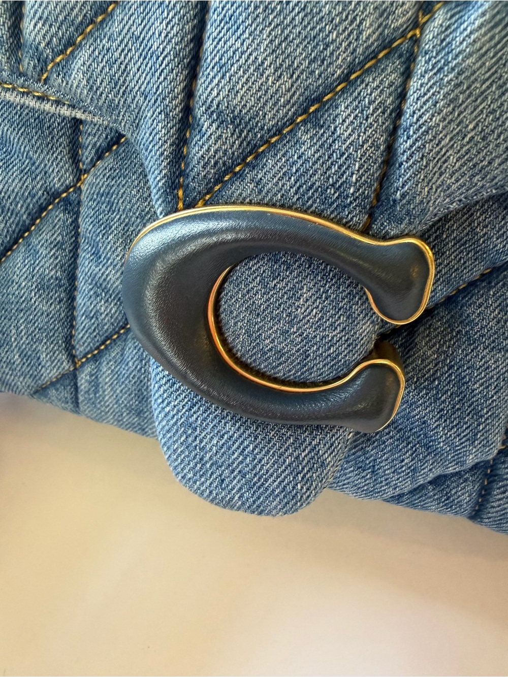 Coach Tabby 26 Quilted Denim shoulder bag. Good C hardware. - Picture 13 of 14